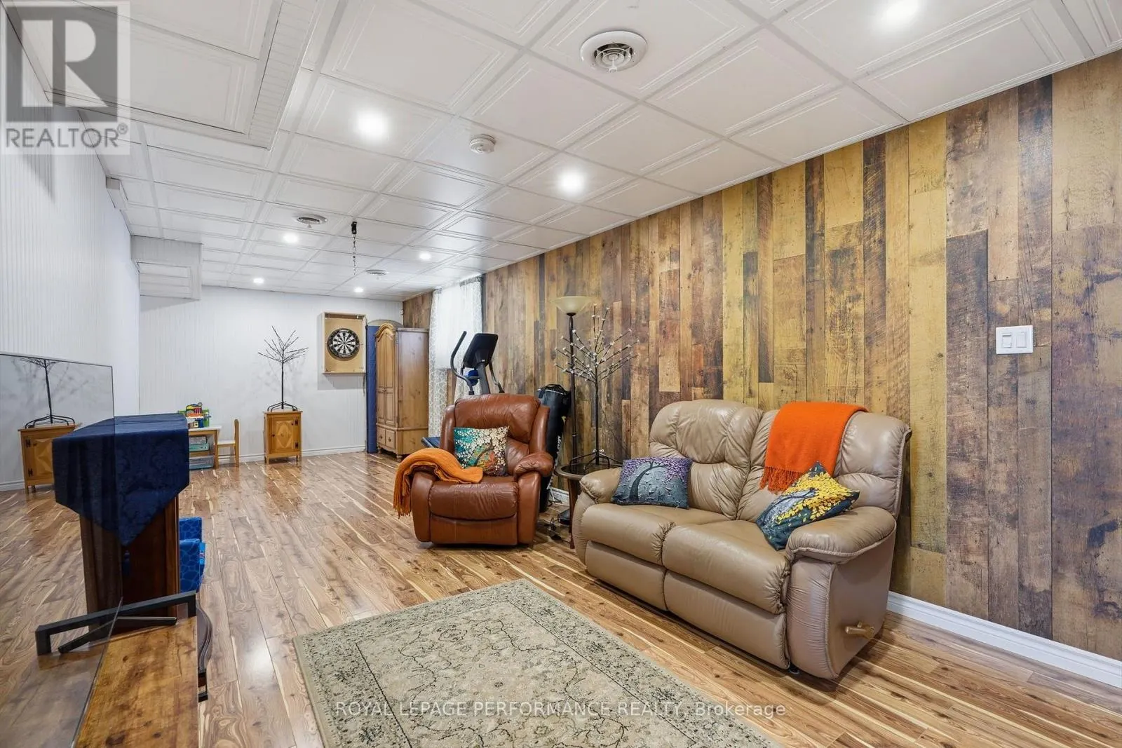 2204 BAY ROAD