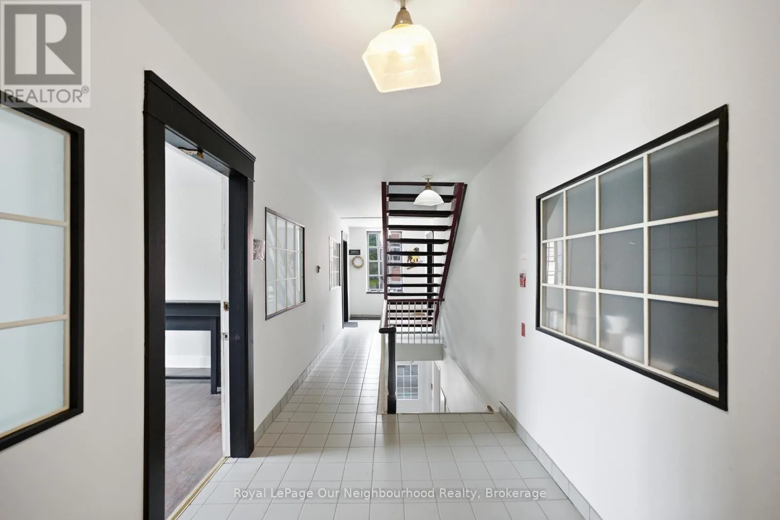 #2 - 41 JOHN STREET ##2