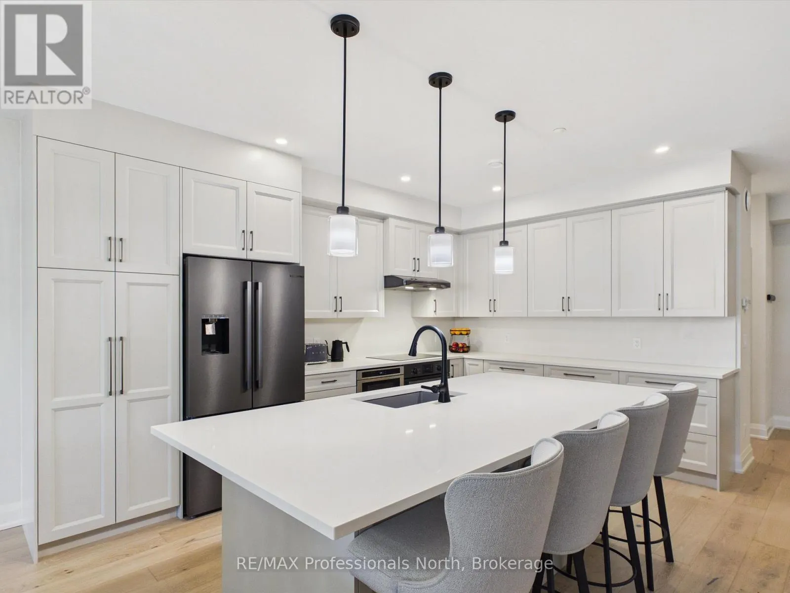 402 - 200 ANGLO STREET #402