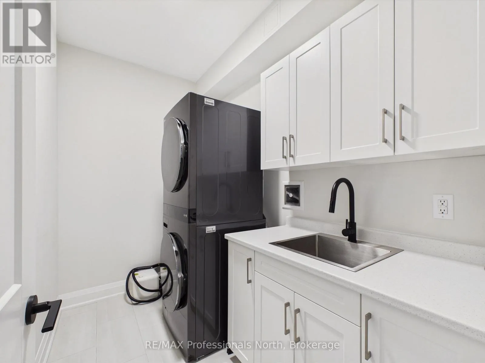 402 - 200 ANGLO STREET #402
