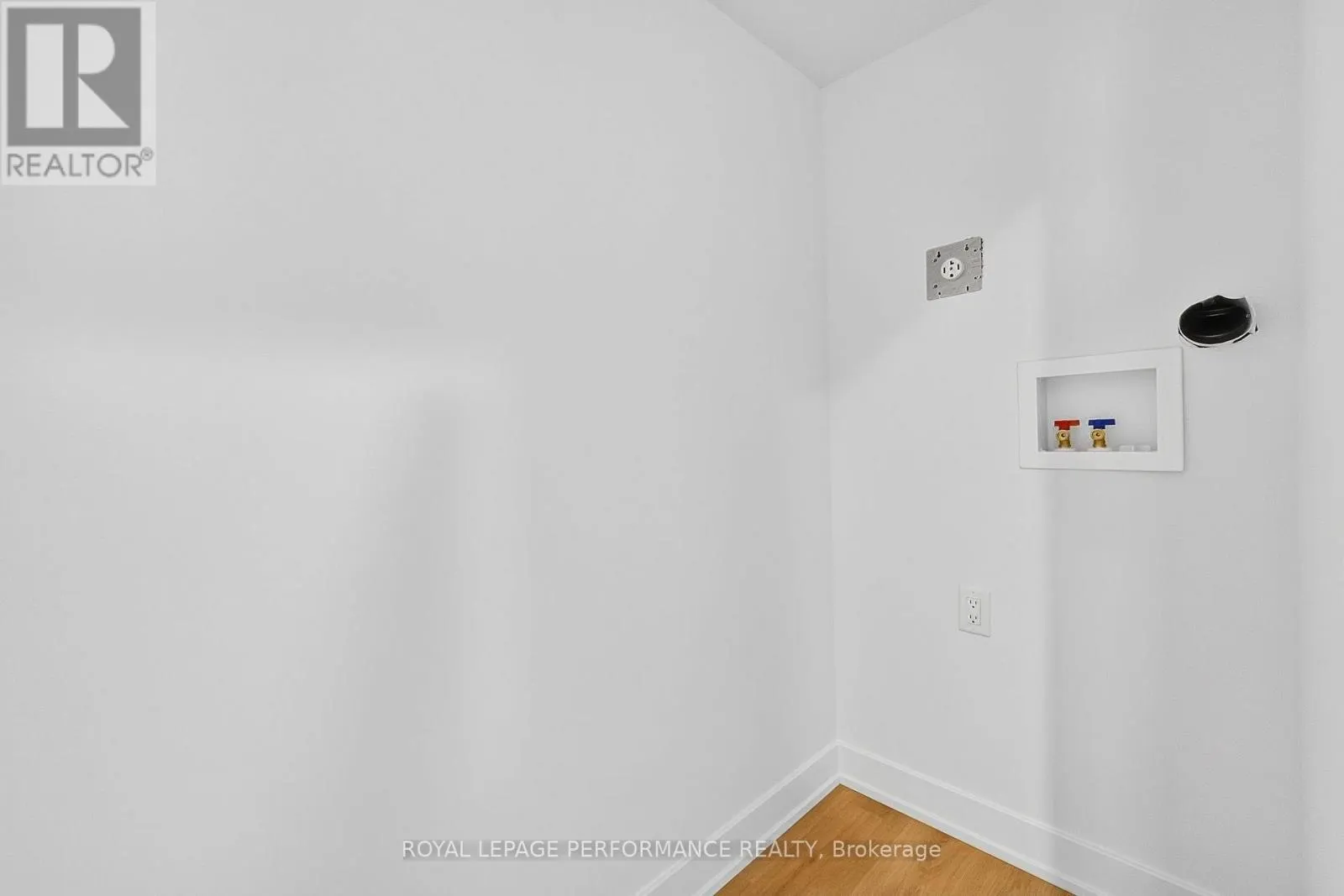 1367 DIAMOND STREET