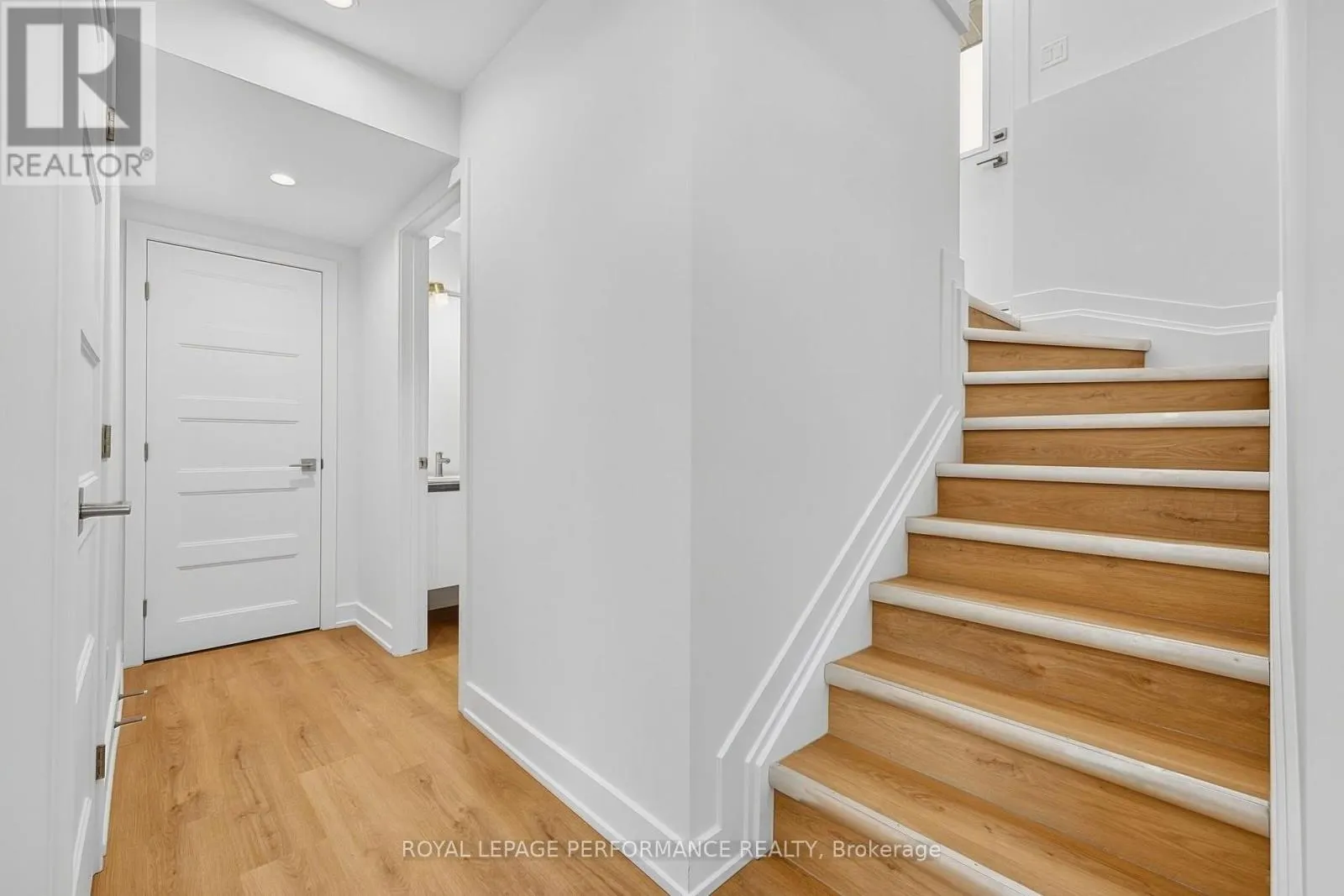 1367 DIAMOND STREET