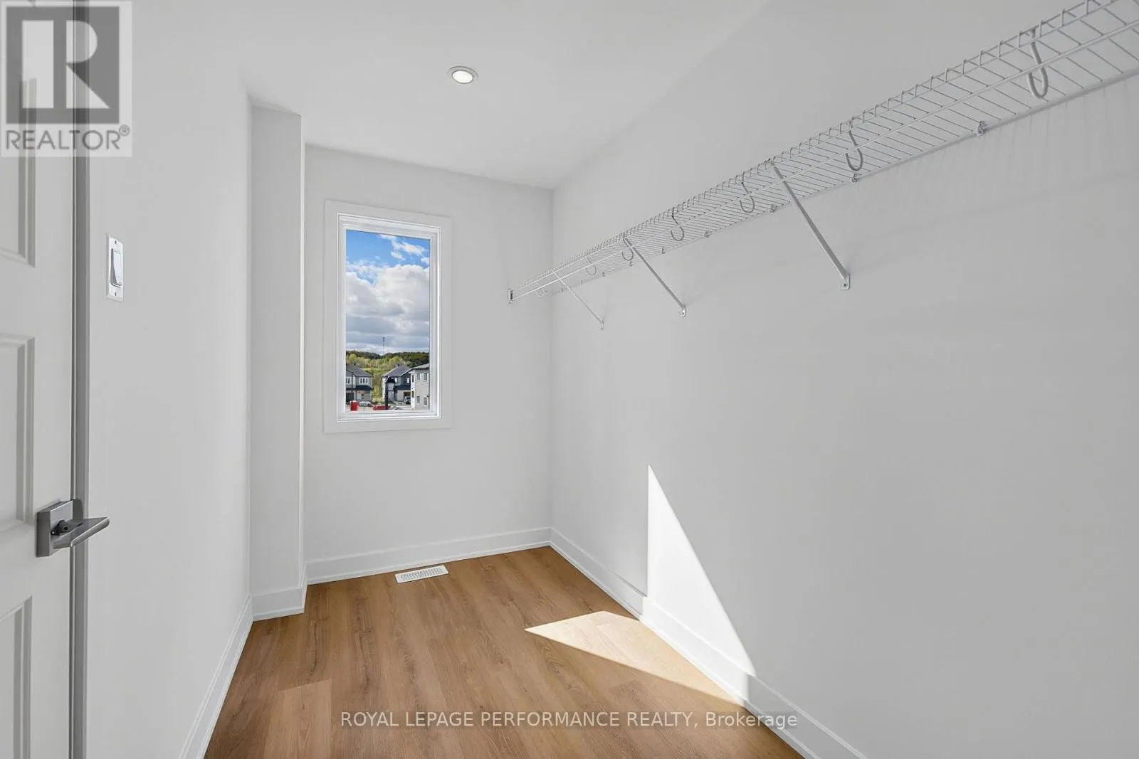 1367 DIAMOND STREET