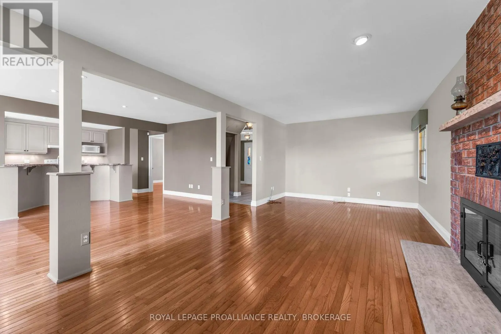 702 PARKSIDE CRESCENT