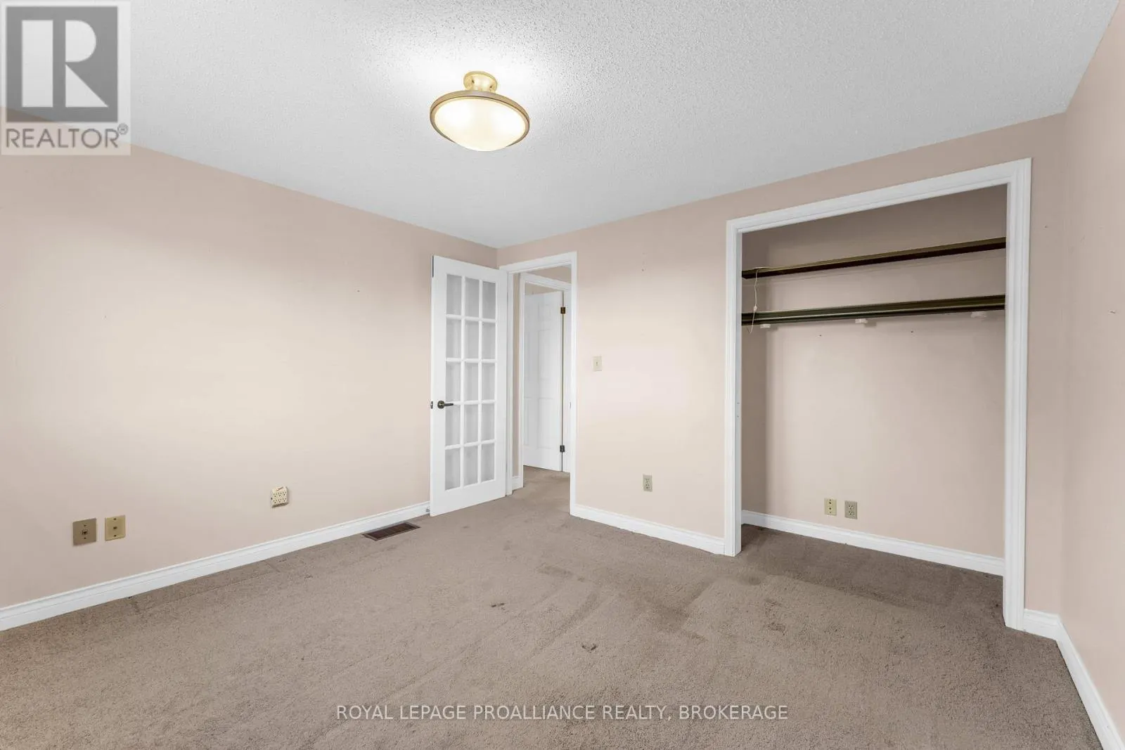 702 PARKSIDE CRESCENT