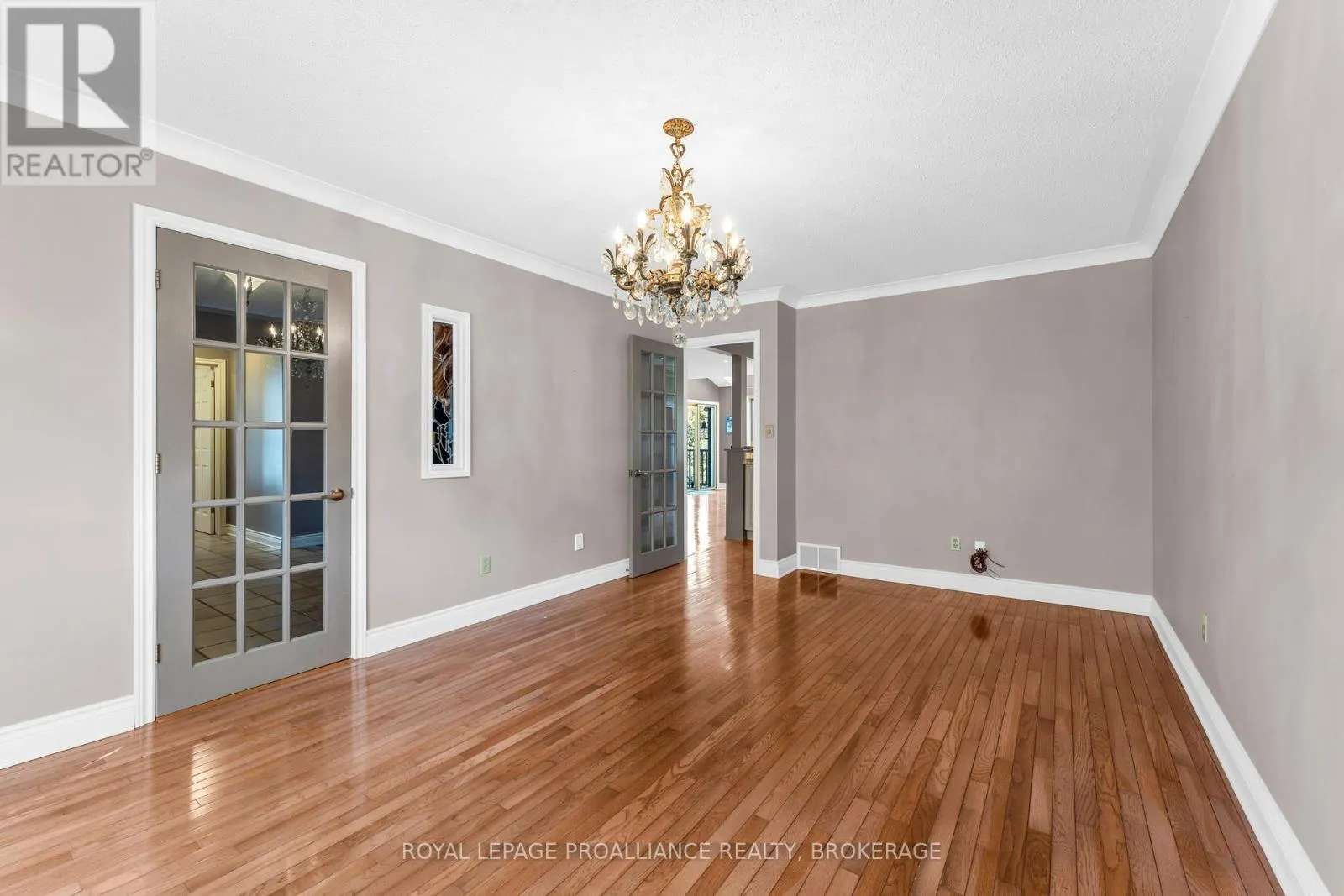 702 PARKSIDE CRESCENT