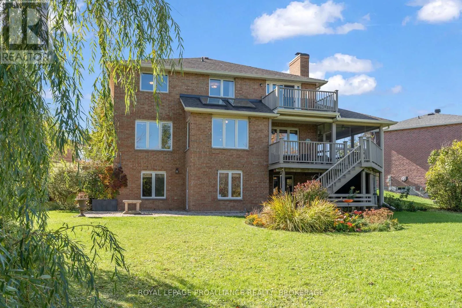 702 PARKSIDE CRESCENT