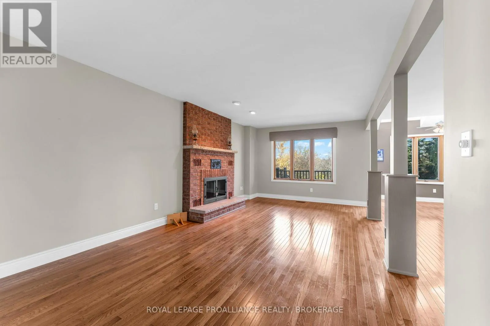702 PARKSIDE CRESCENT