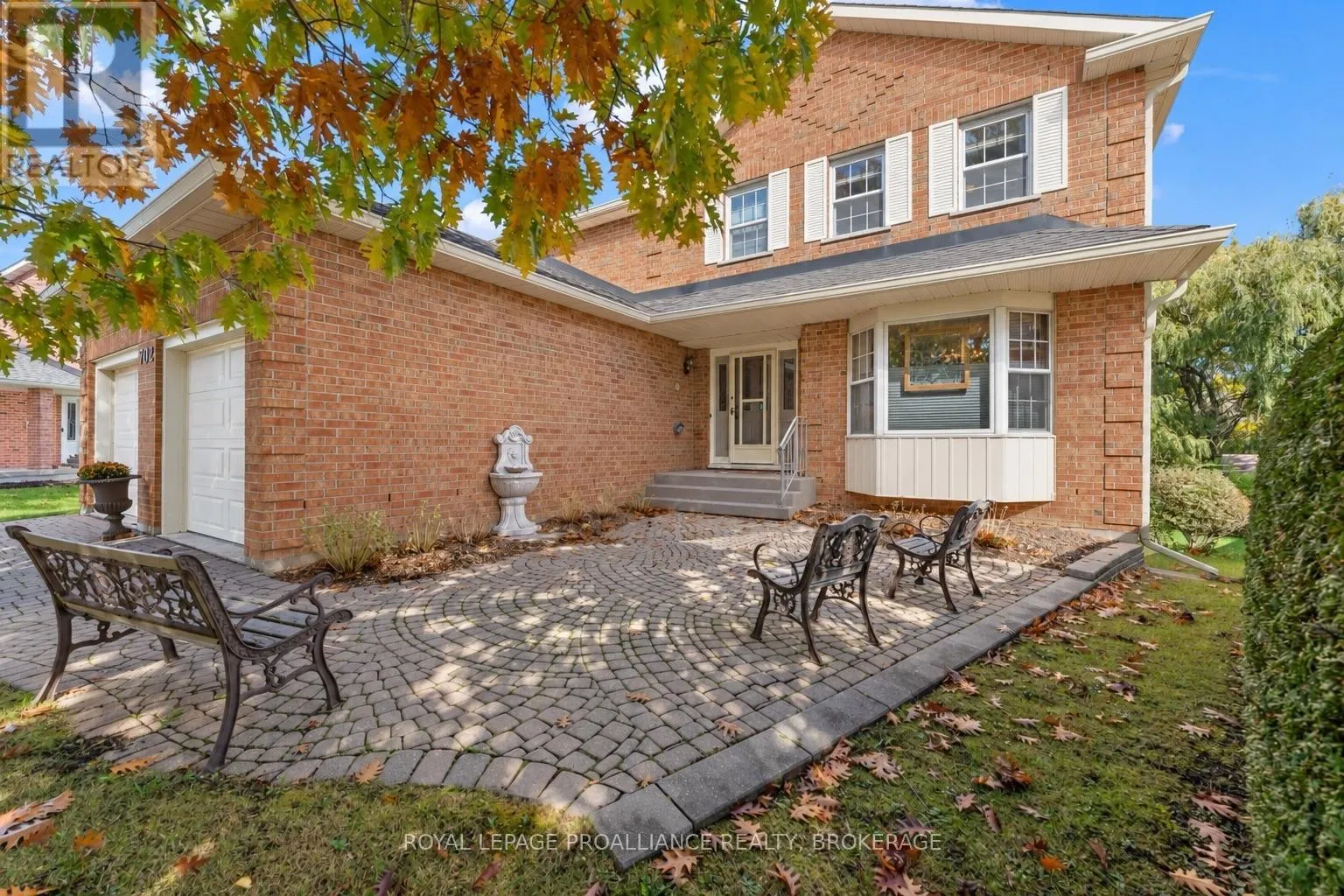 702 PARKSIDE CRESCENT