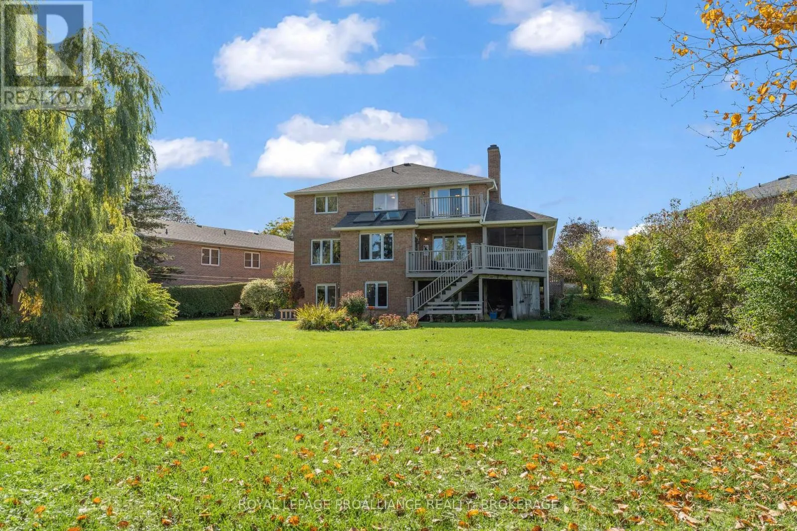 702 PARKSIDE CRESCENT