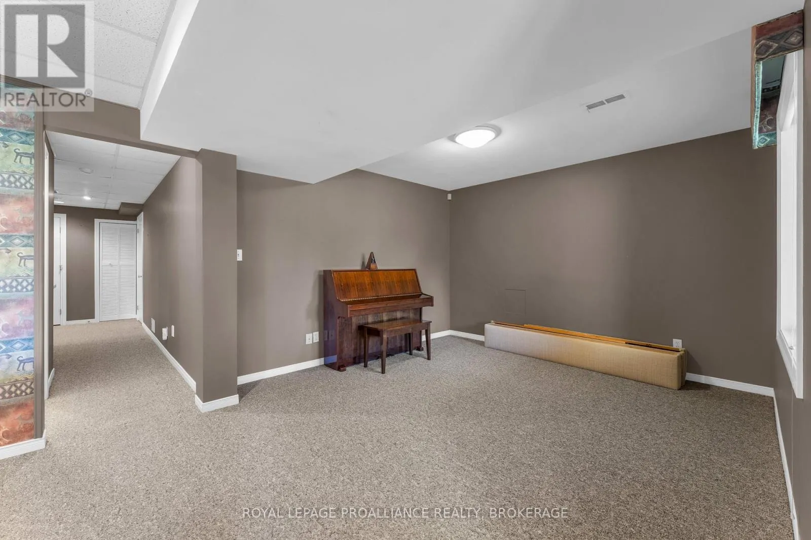 702 PARKSIDE CRESCENT