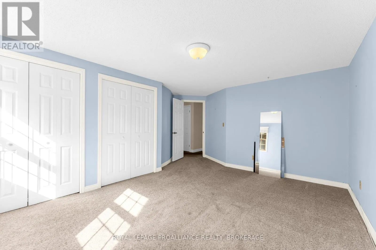 702 PARKSIDE CRESCENT