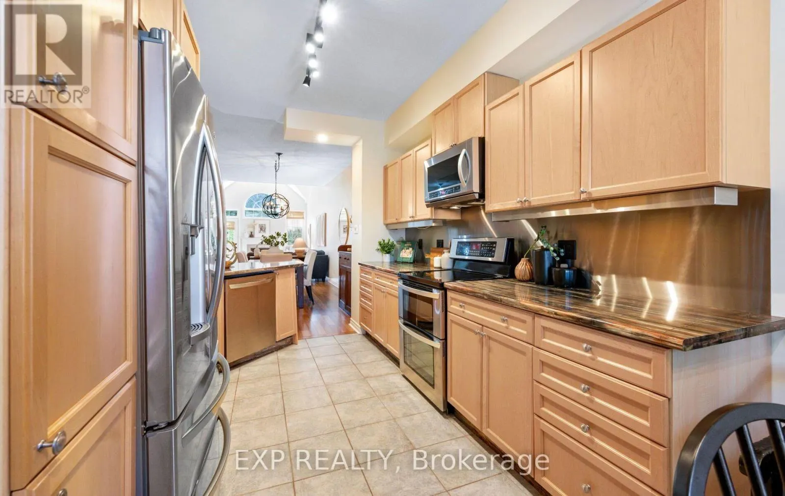 127 - 110 NAPIER STREET W