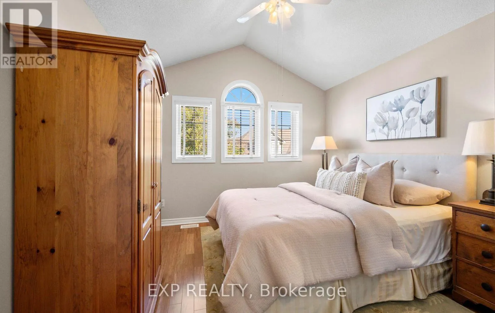 127 - 110 NAPIER STREET W
