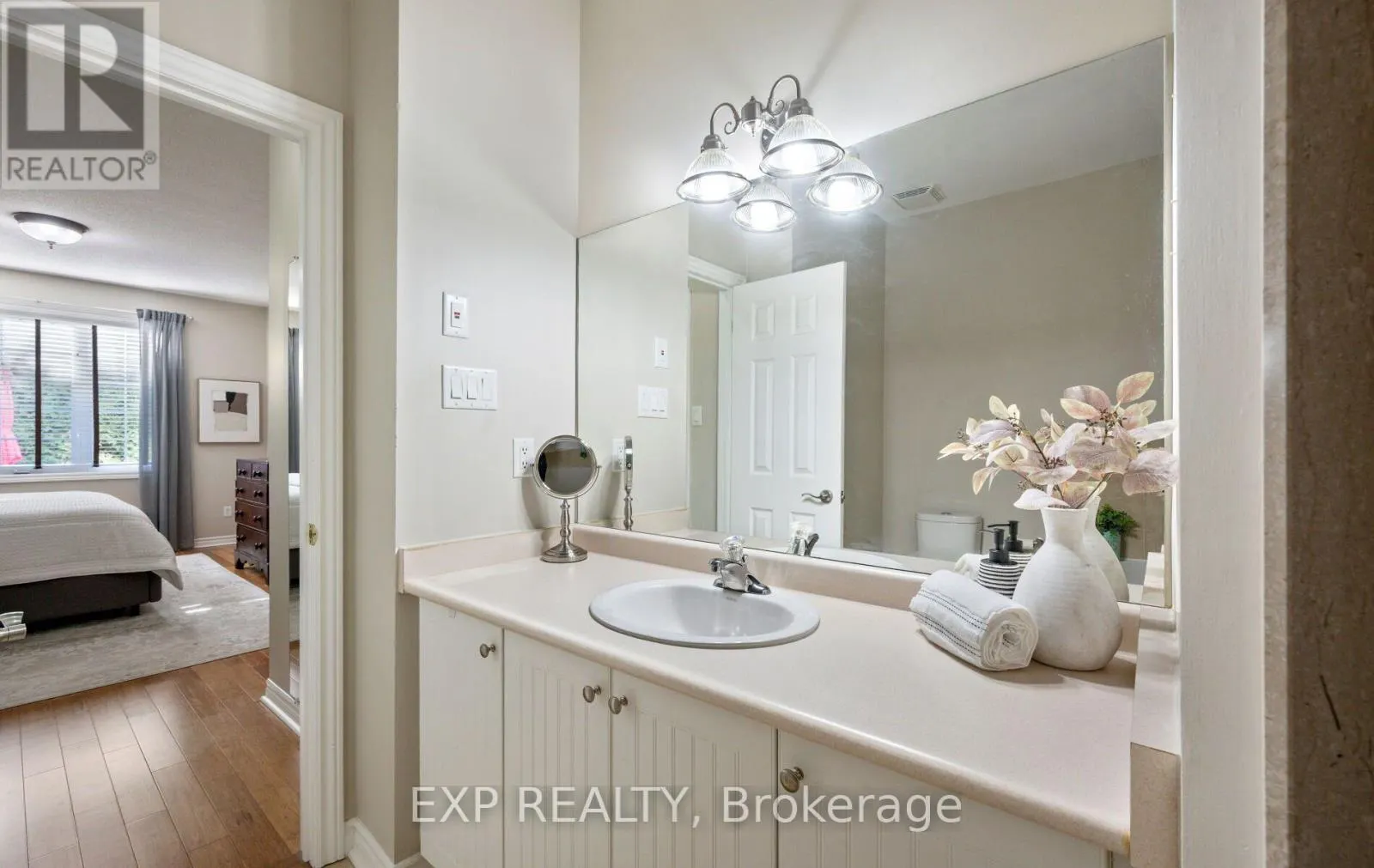 127 - 110 NAPIER STREET W
