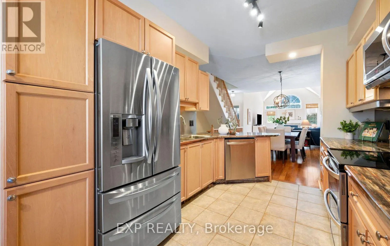 127 - 110 NAPIER STREET W