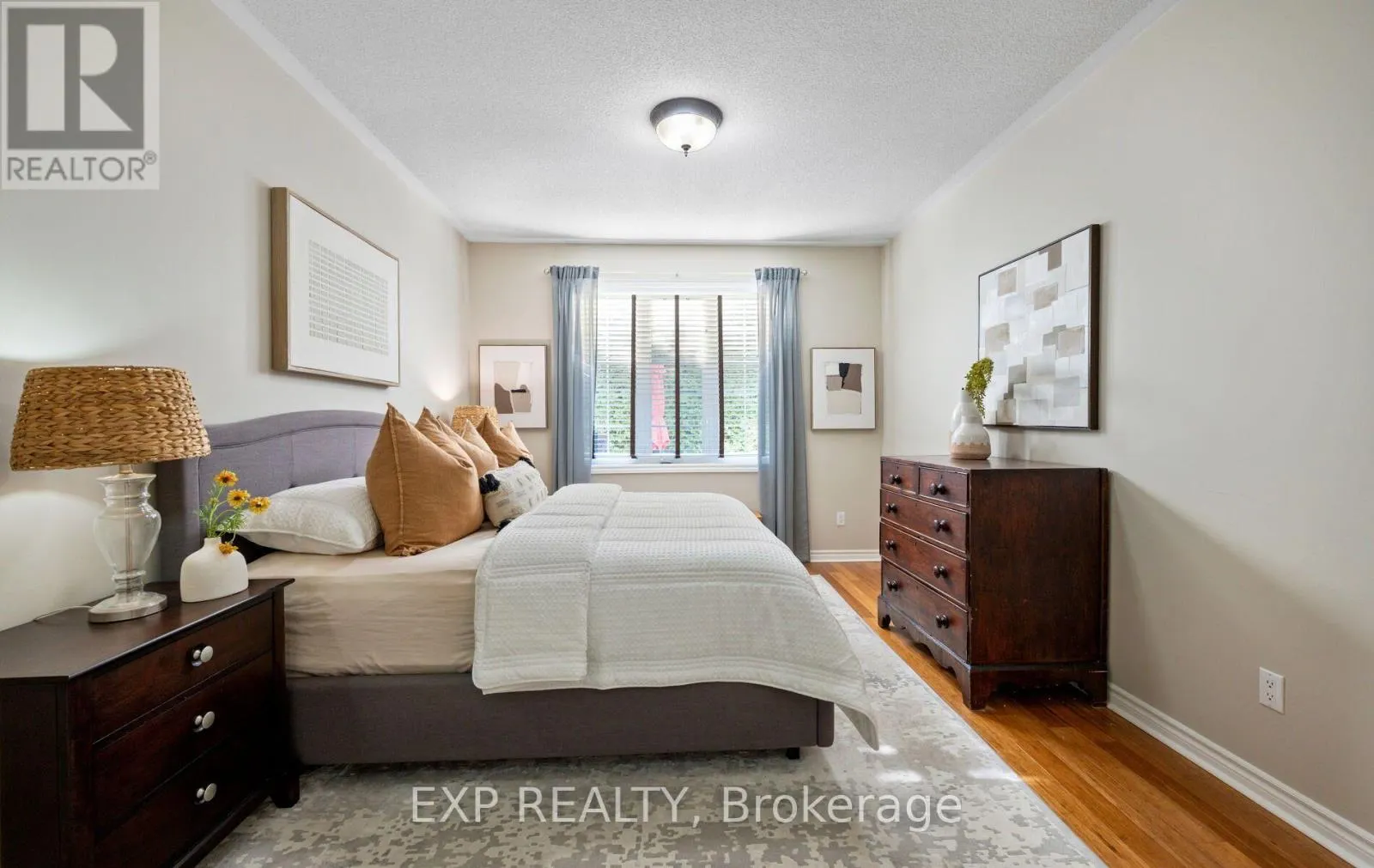 127 - 110 NAPIER STREET W