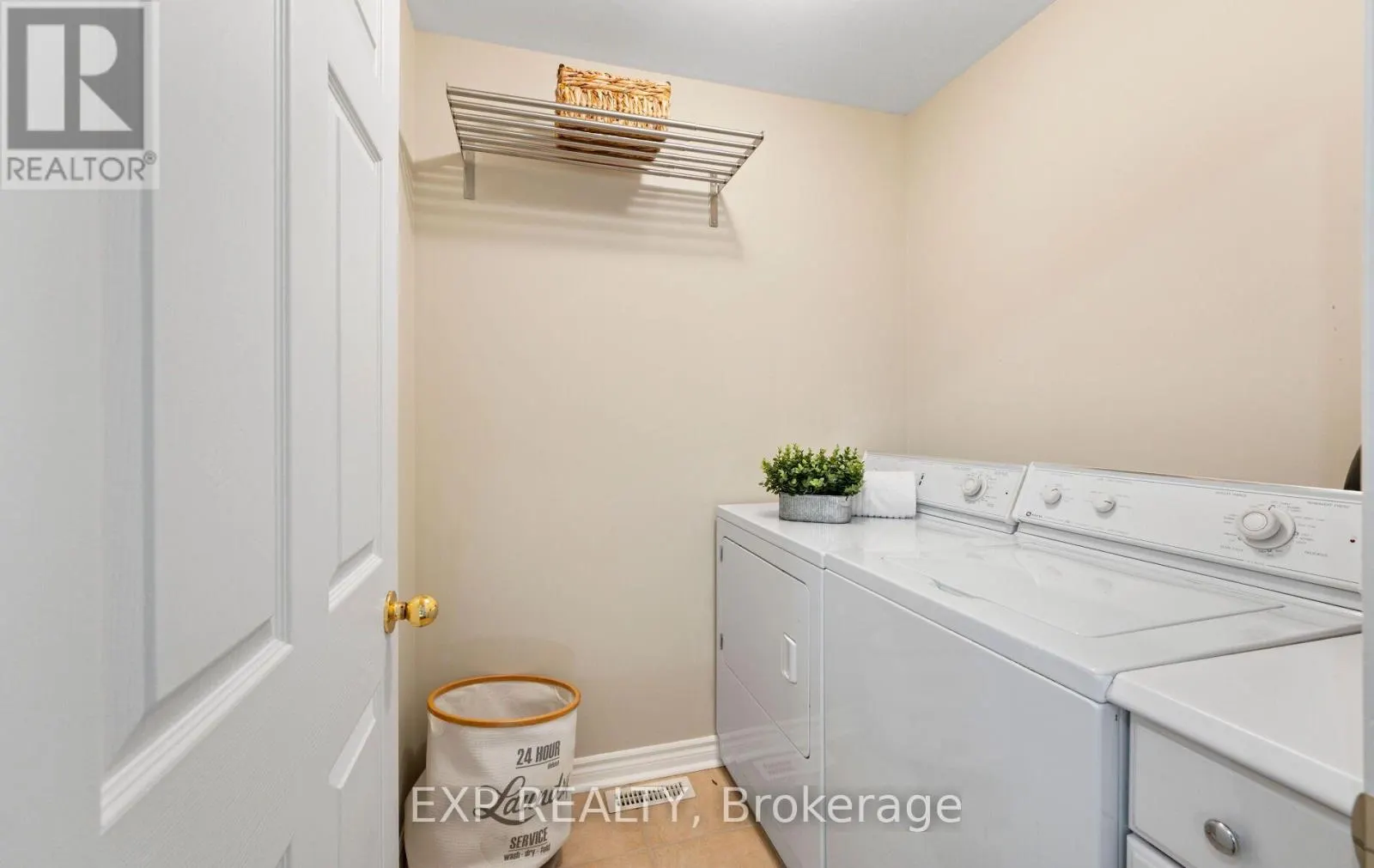 127 - 110 NAPIER STREET W