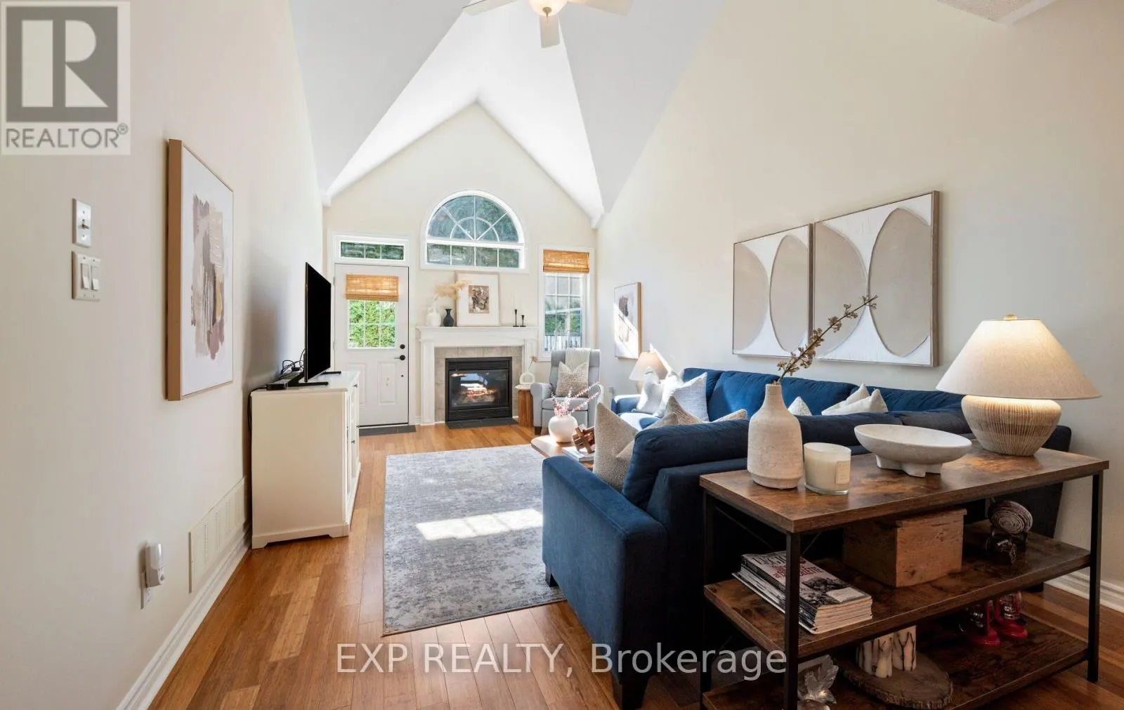 127 - 110 NAPIER STREET W