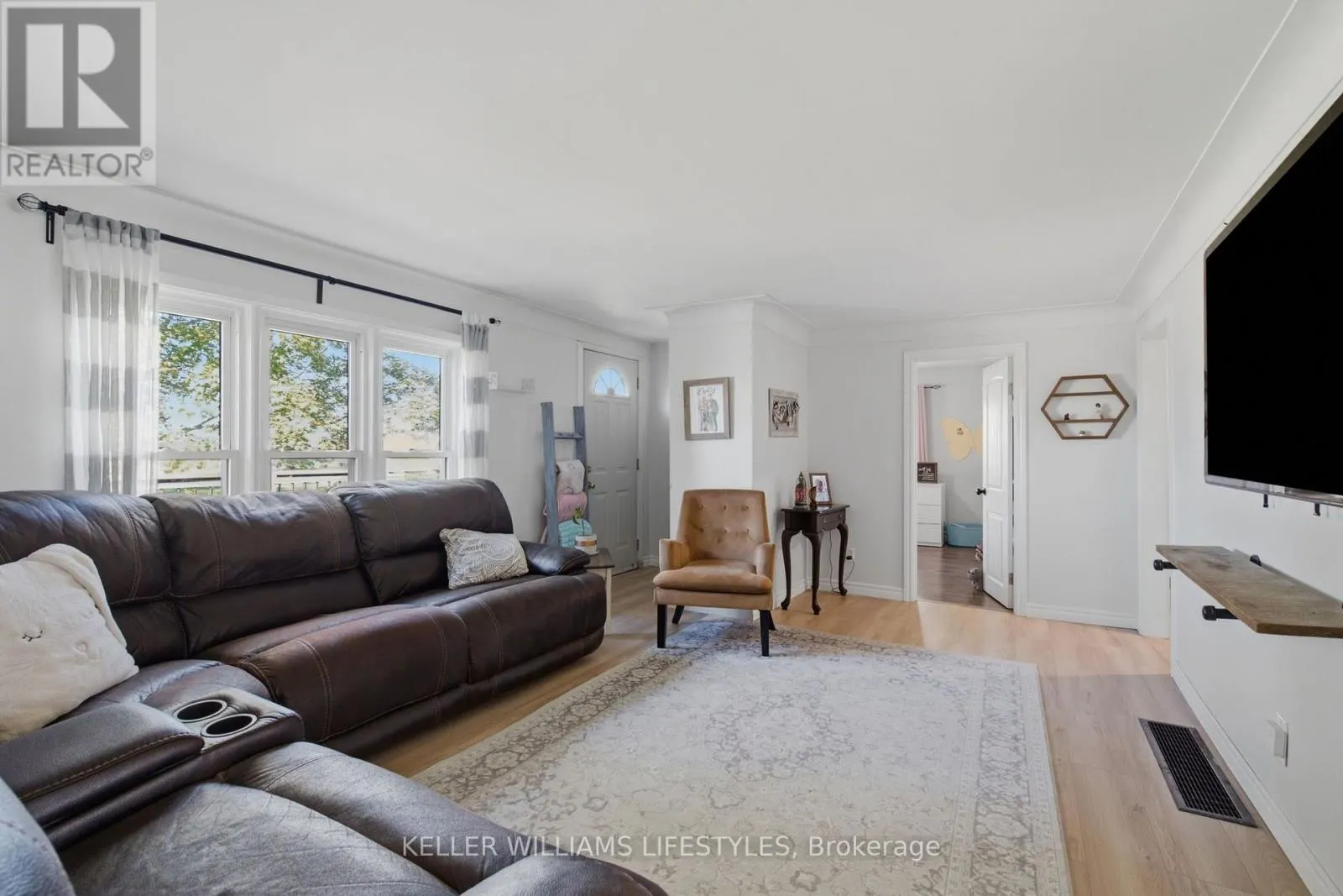 7512 FAIRVIEW ROAD