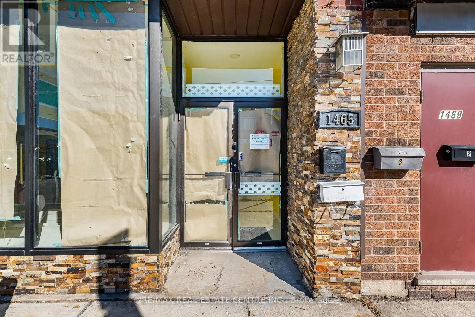 1465 MAIN STREET E