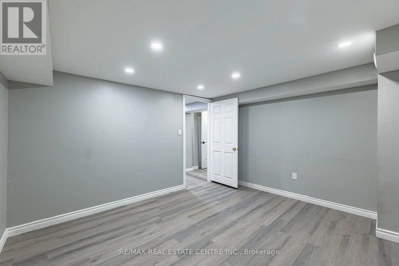 1465 MAIN STREET E