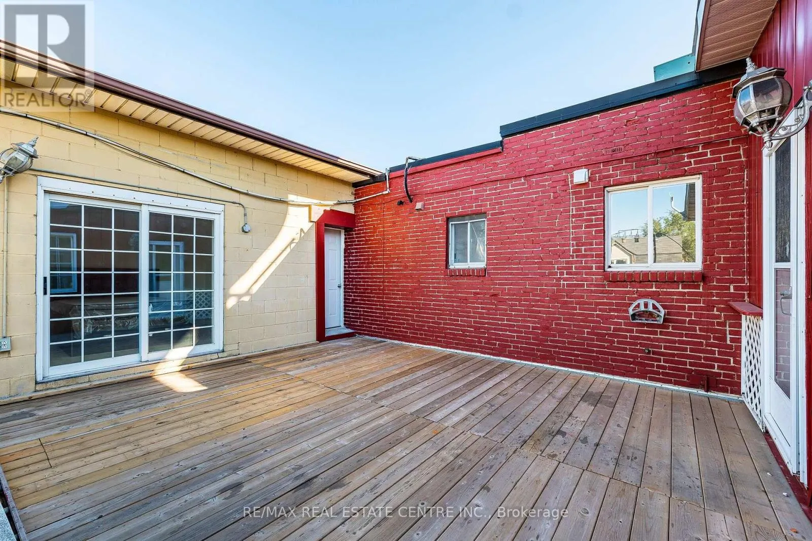 1465 MAIN STREET E