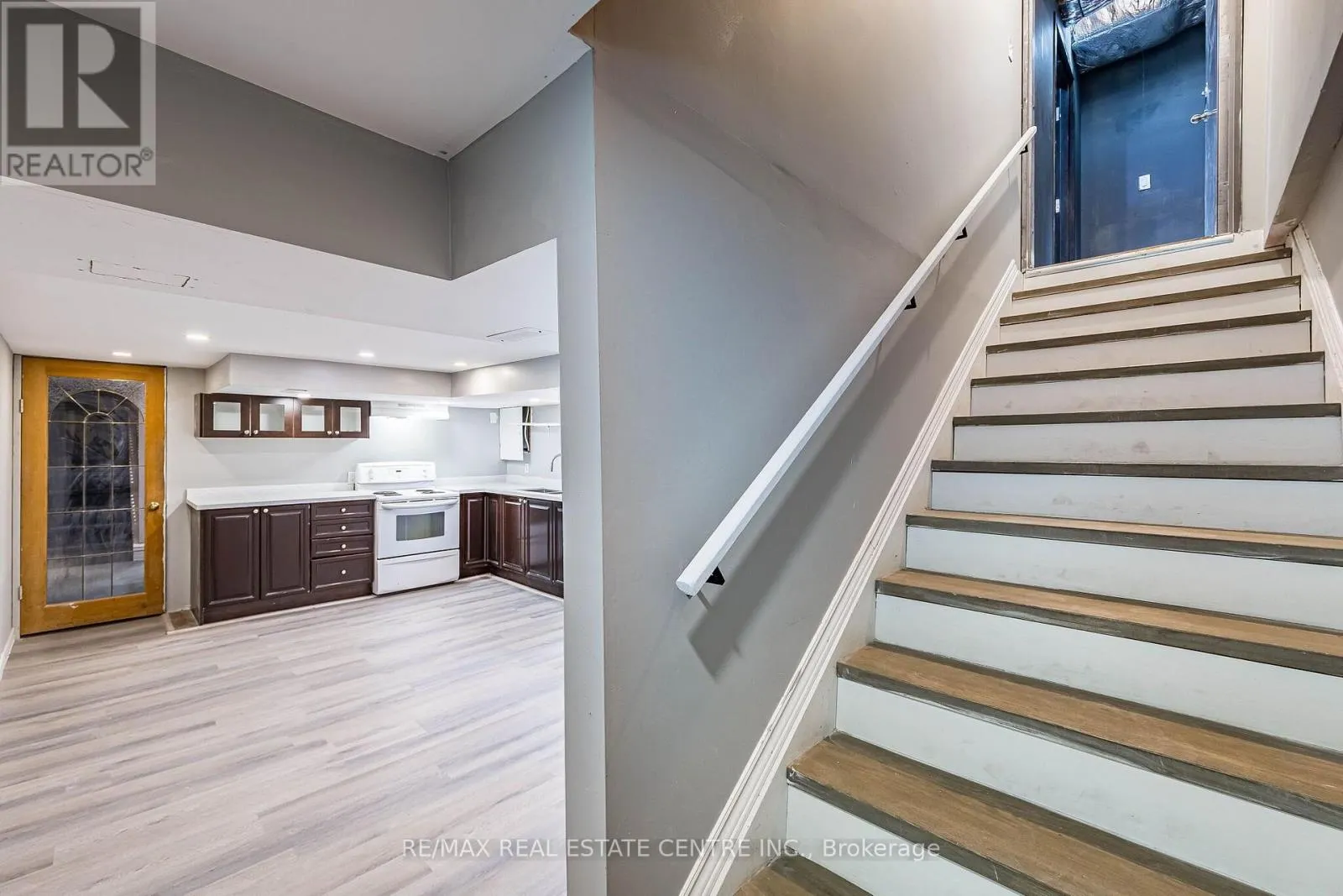 1465 MAIN STREET E