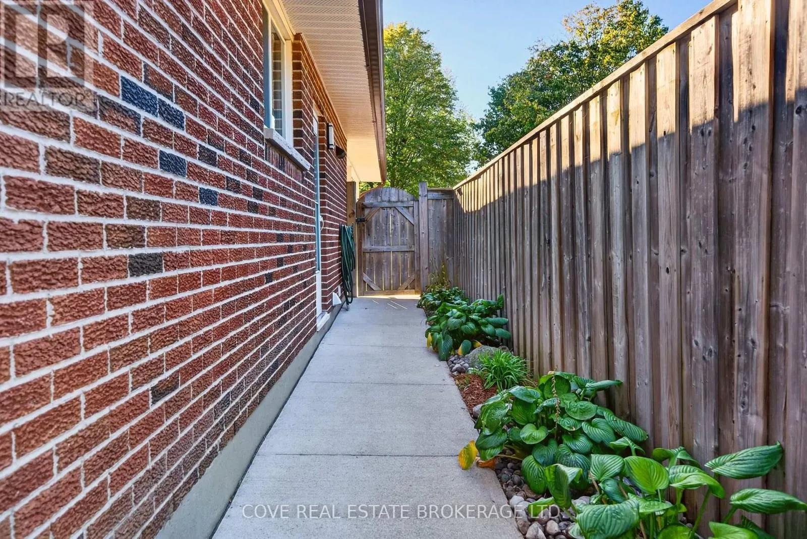 38 RANCHWOOD CRESCENT