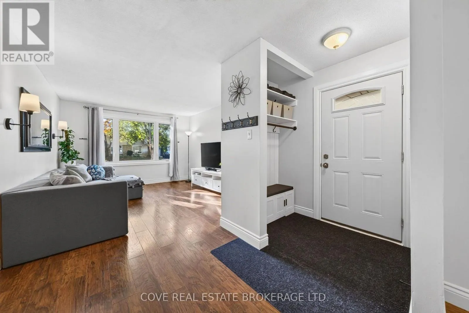 38 RANCHWOOD CRESCENT