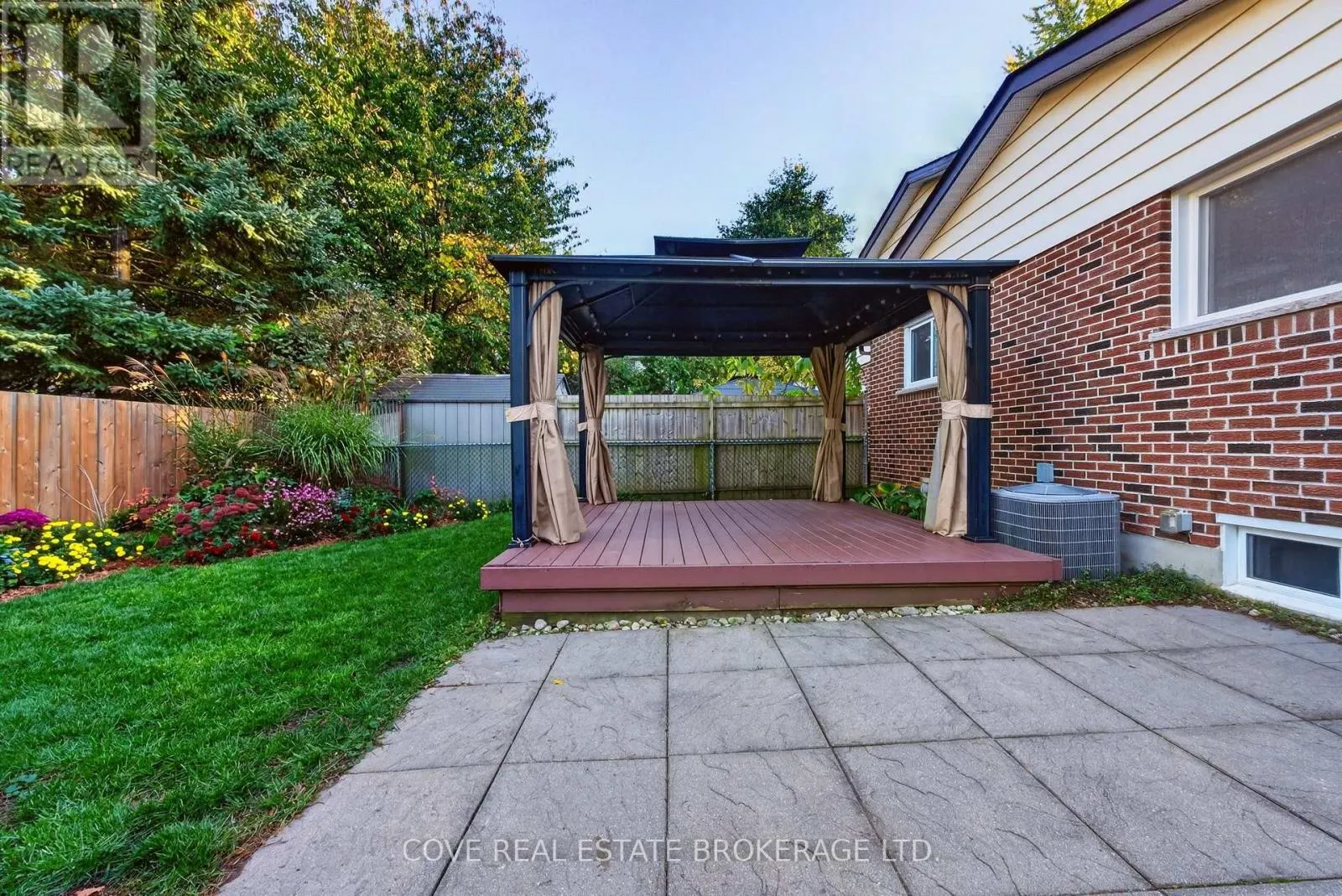 38 RANCHWOOD CRESCENT