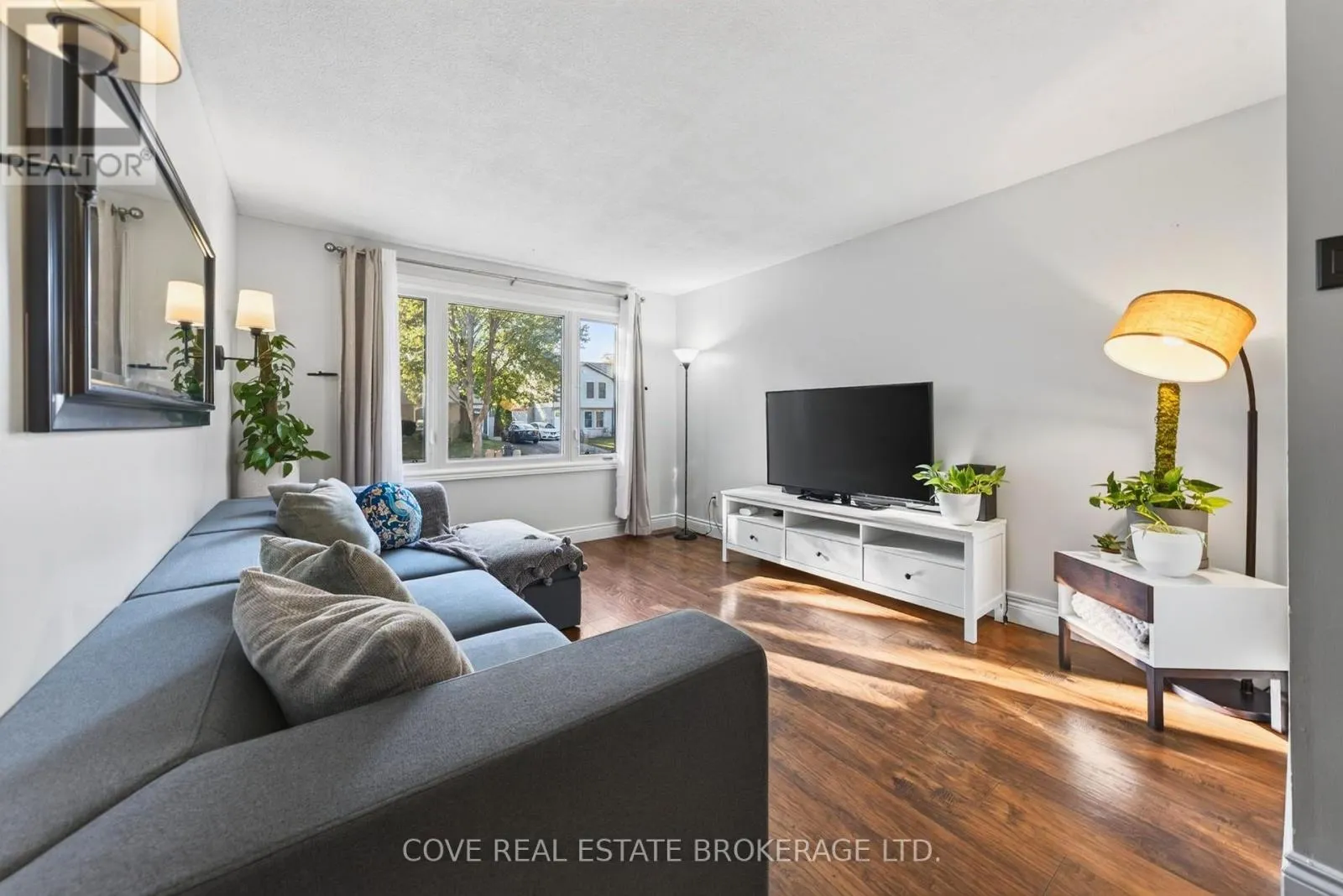 38 RANCHWOOD CRESCENT