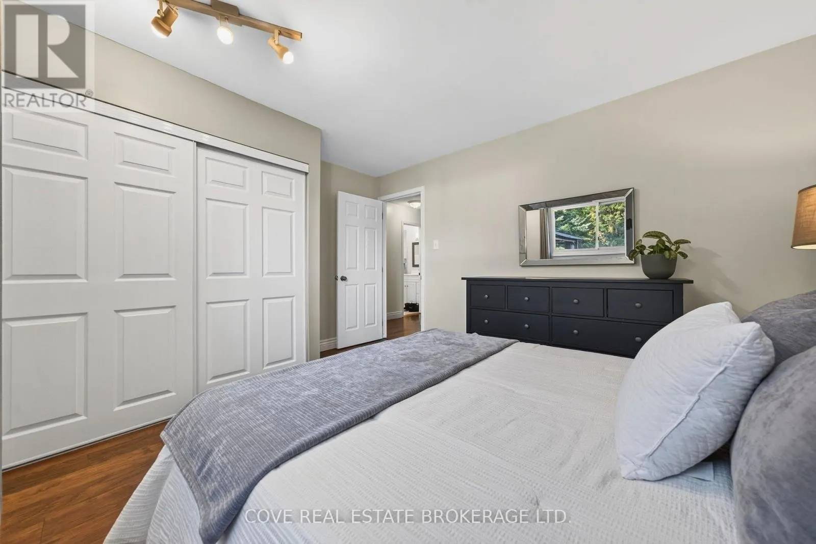 38 RANCHWOOD CRESCENT