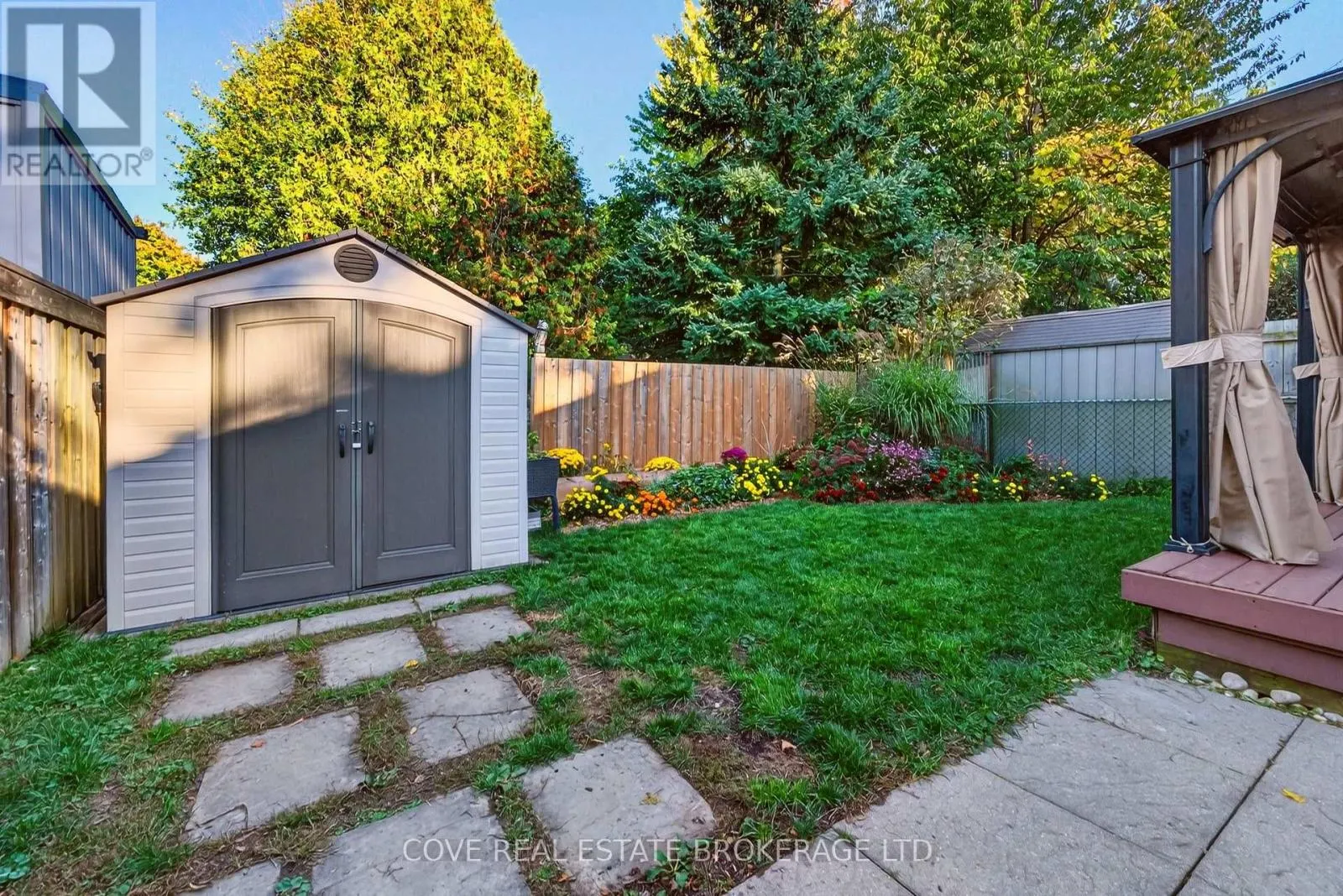 38 RANCHWOOD CRESCENT