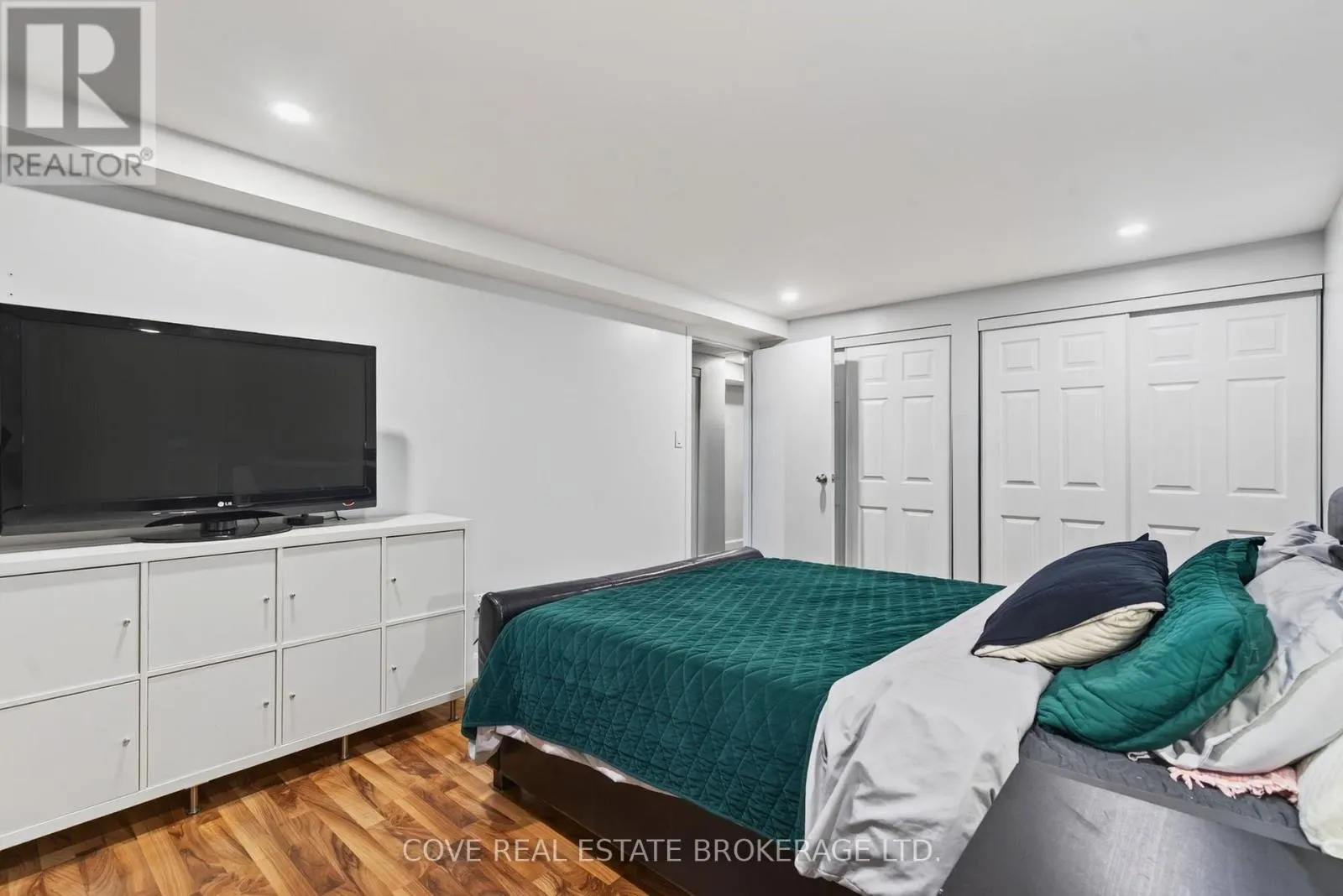 38 RANCHWOOD CRESCENT