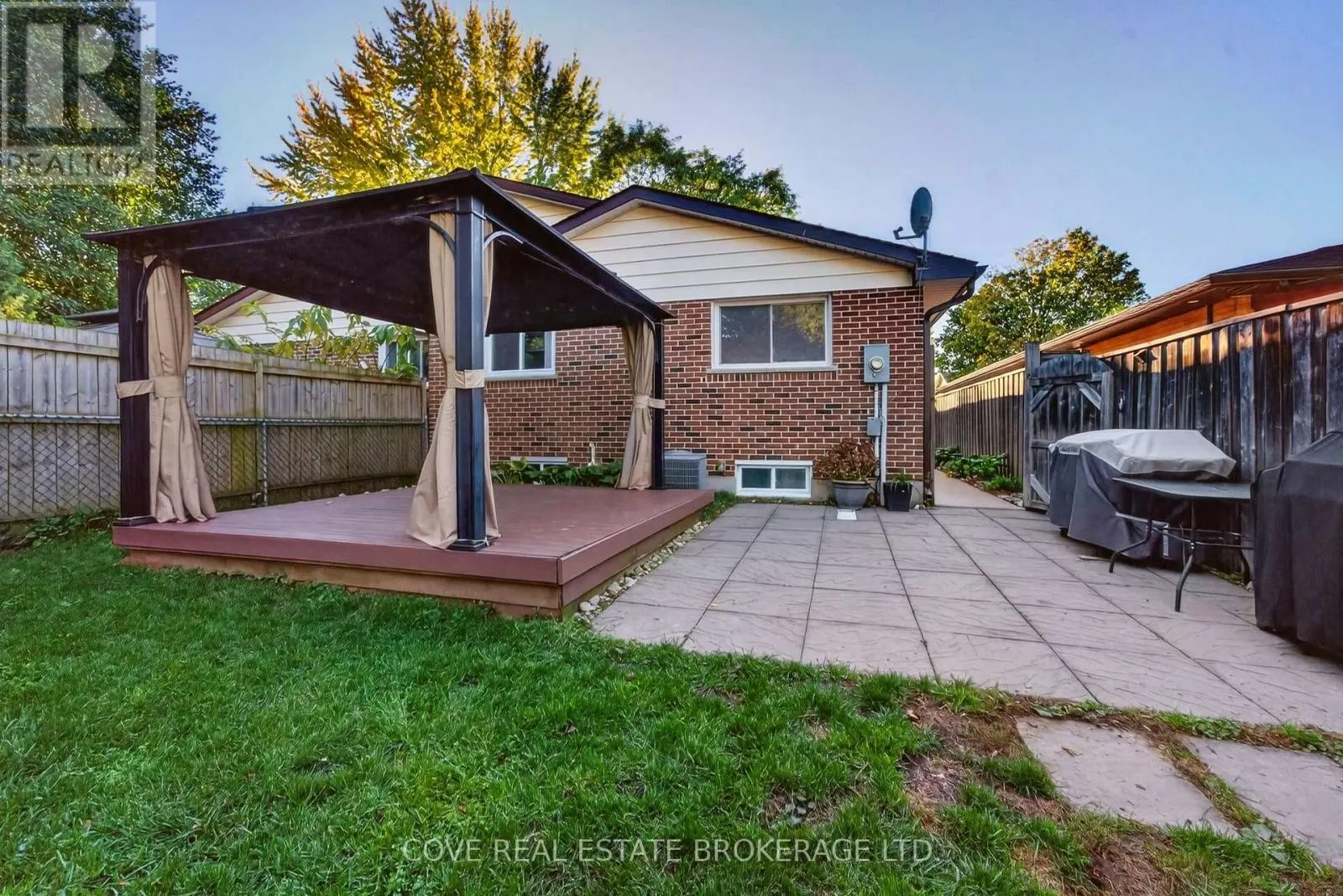 38 RANCHWOOD CRESCENT