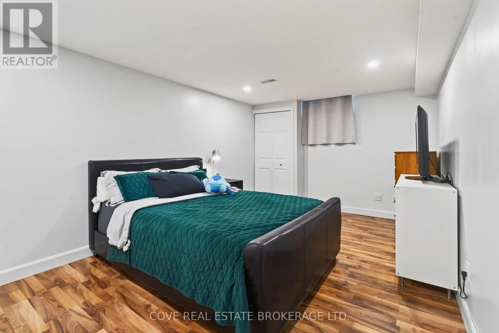 38 RANCHWOOD CRESCENT