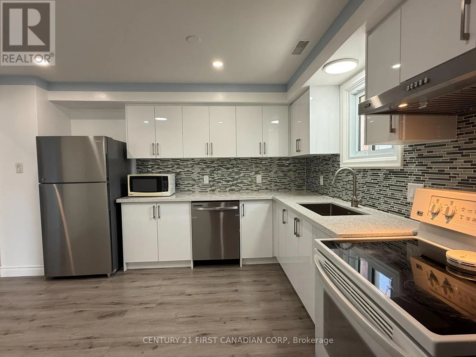 3 - 228 BURNSIDE DRIVE #3