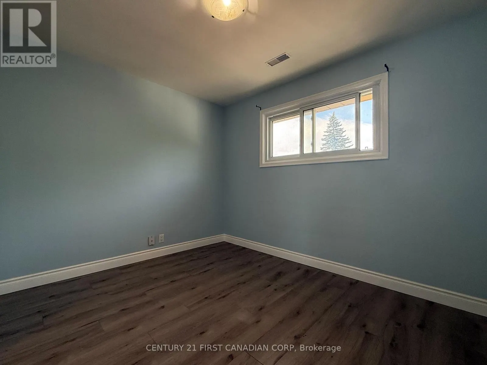 3 - 228 BURNSIDE DRIVE #3
