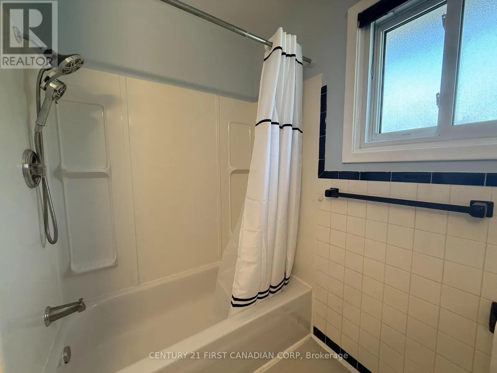 3 - 228 BURNSIDE DRIVE #3