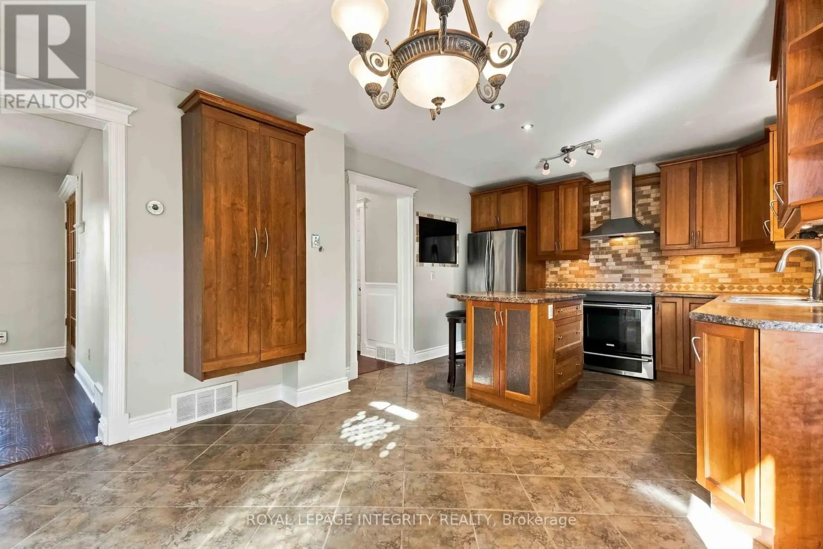 4 BERTON PLACE