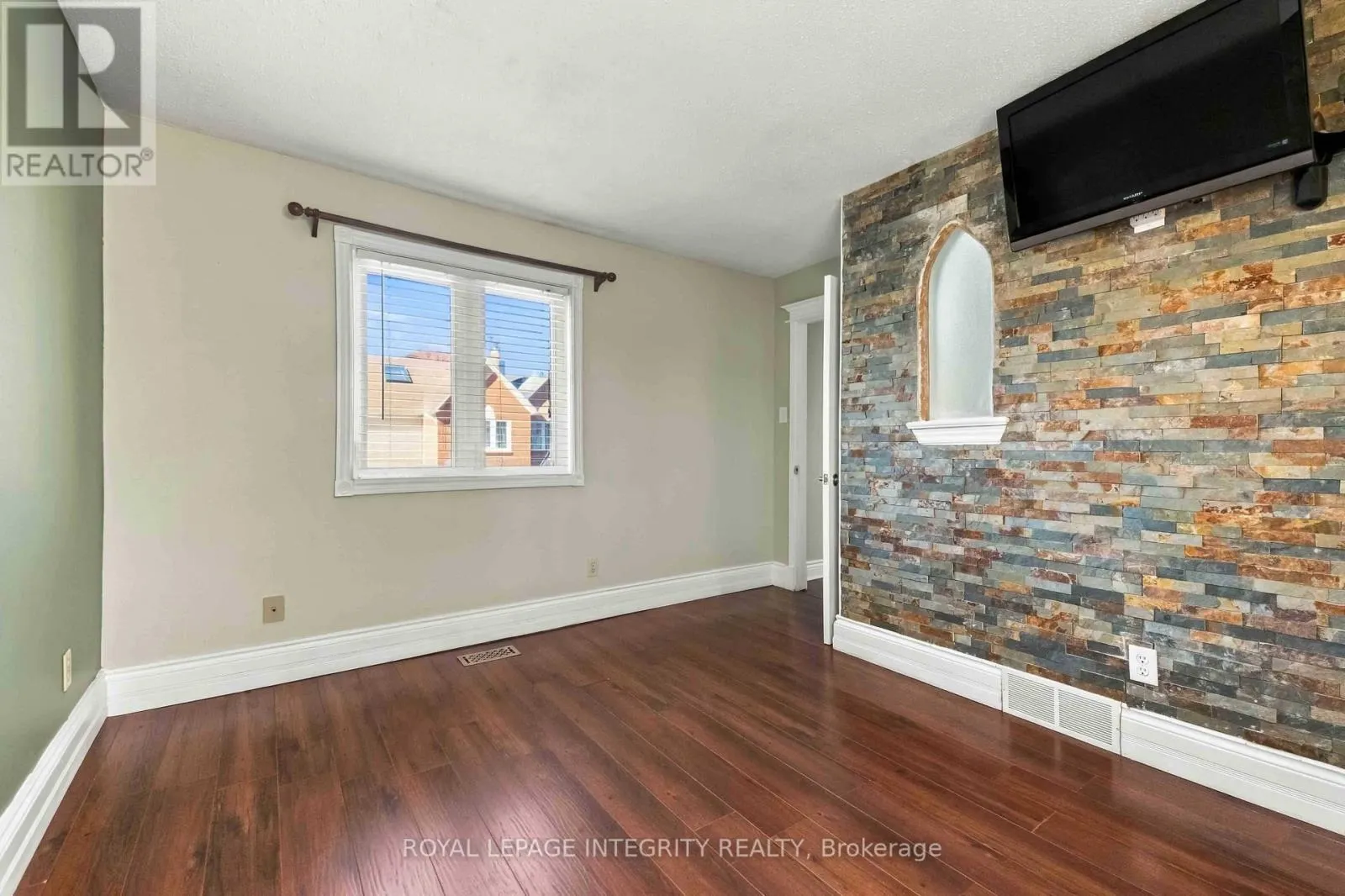 4 BERTON PLACE