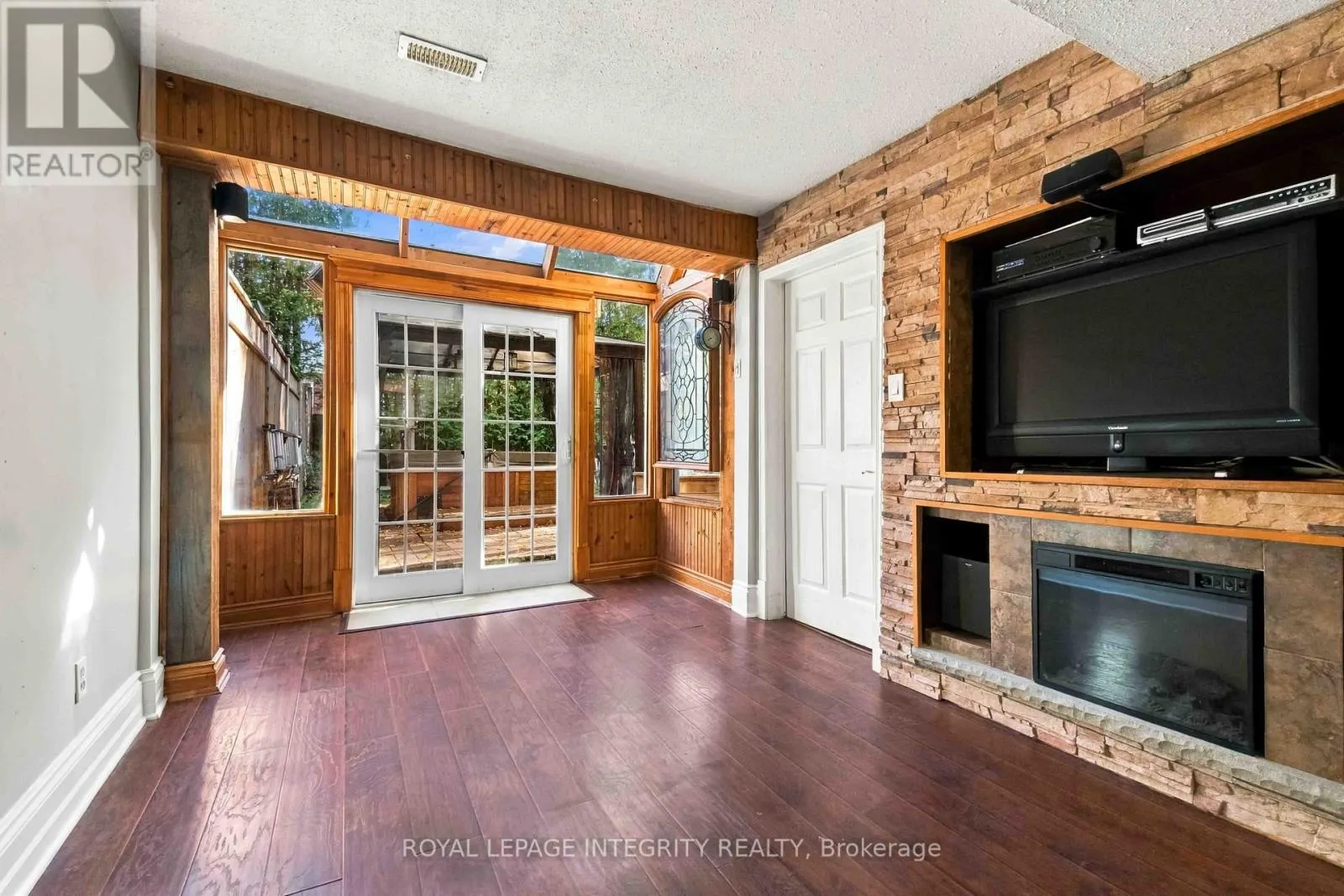 4 BERTON PLACE
