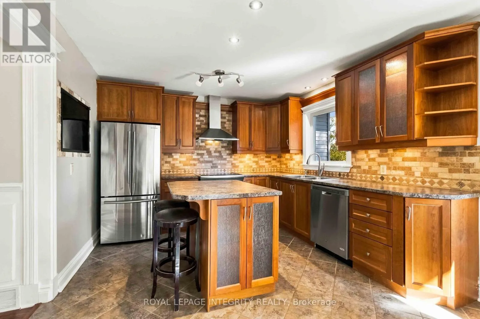 4 BERTON PLACE