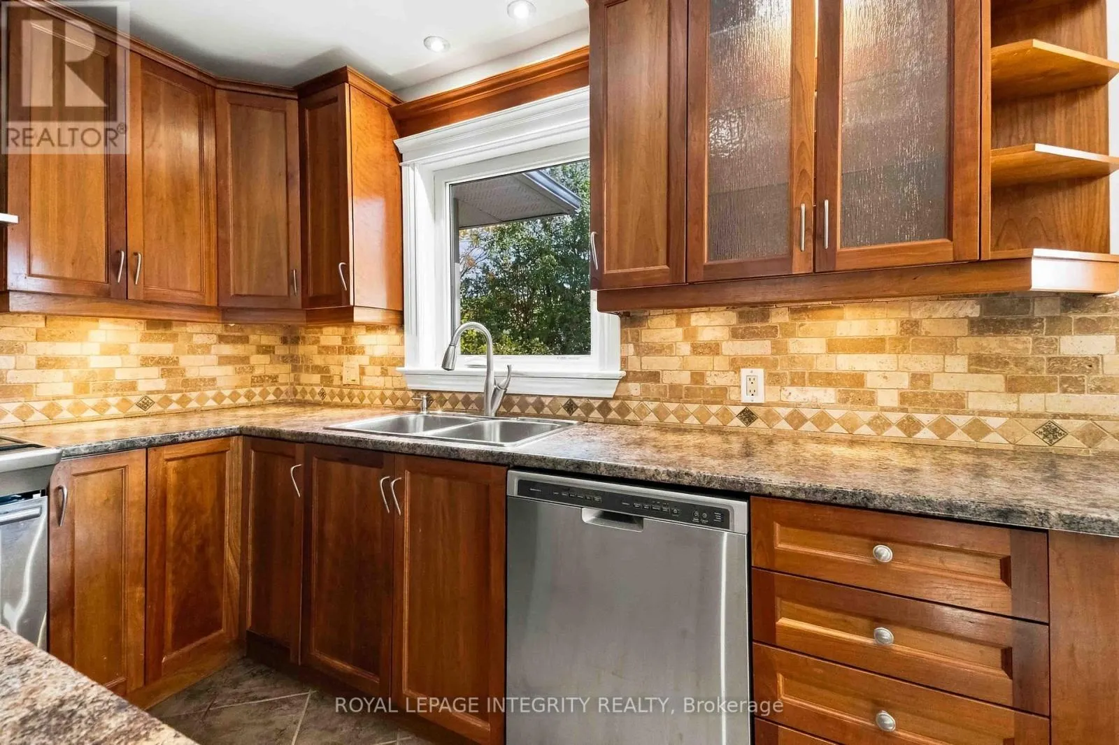 4 BERTON PLACE