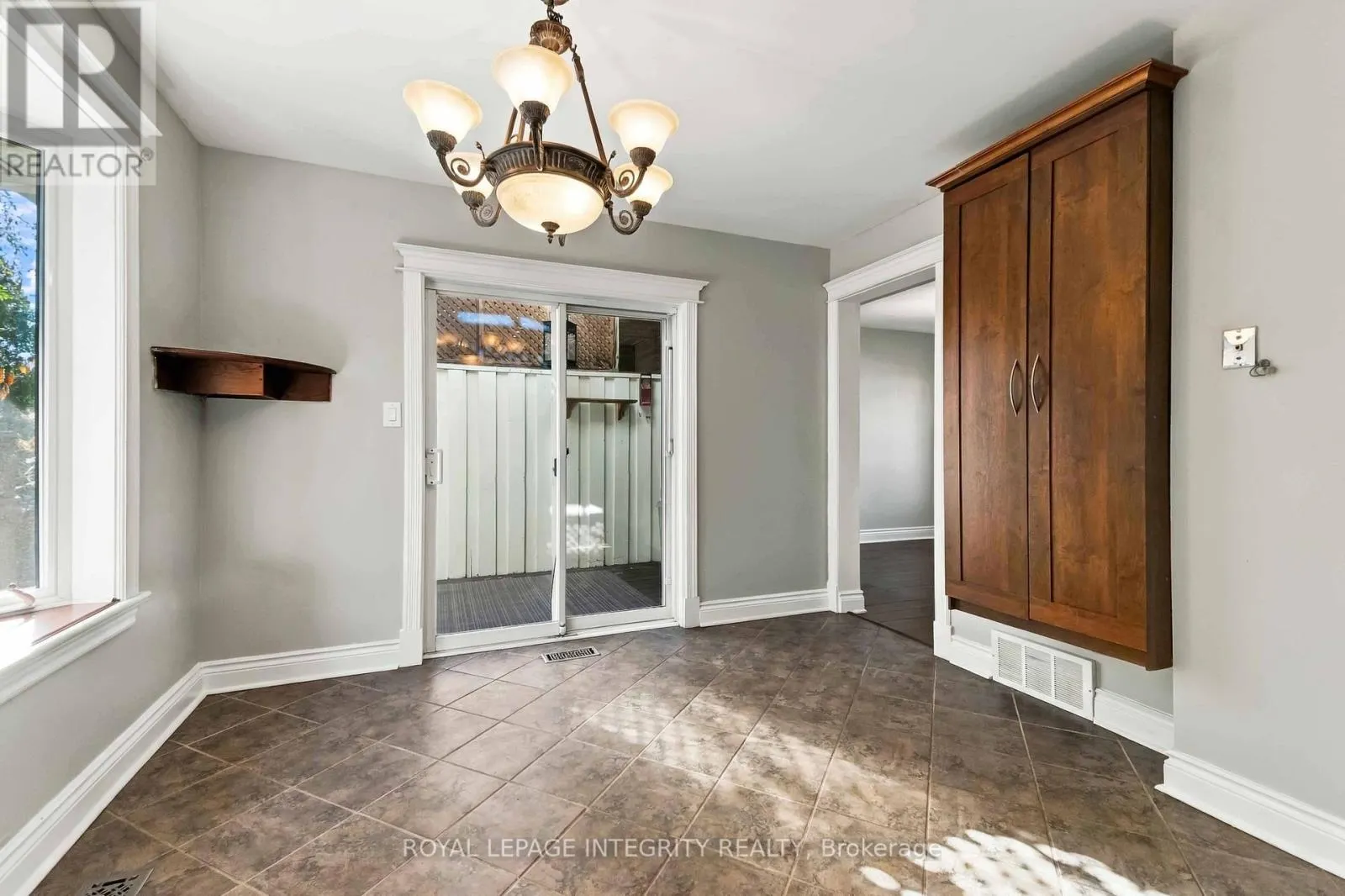 4 BERTON PLACE
