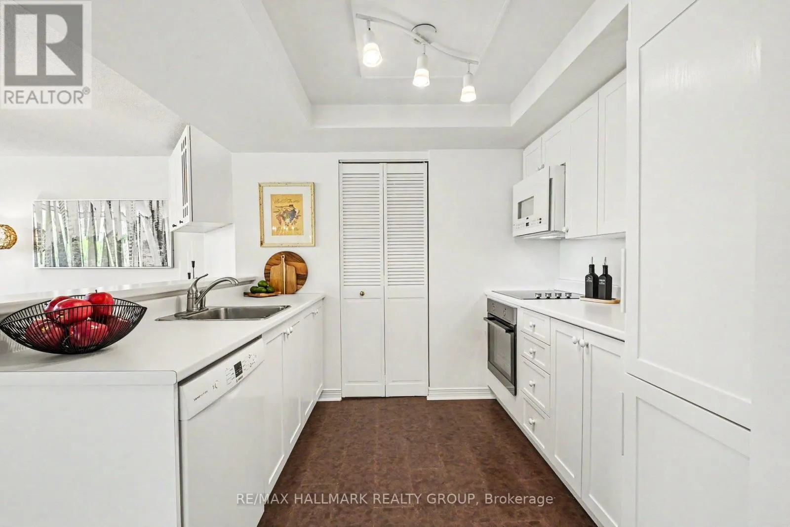 103 - 30 CHARLEVOIX STREET