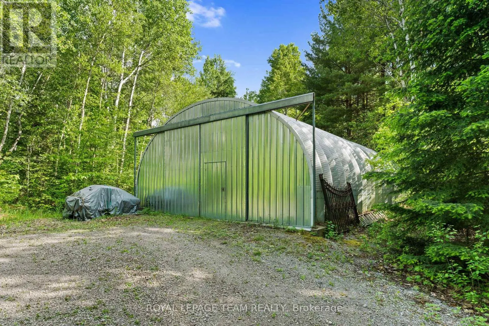 1526 CARSONBY ROAD E