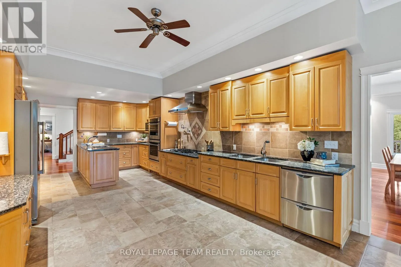 1526 CARSONBY ROAD E