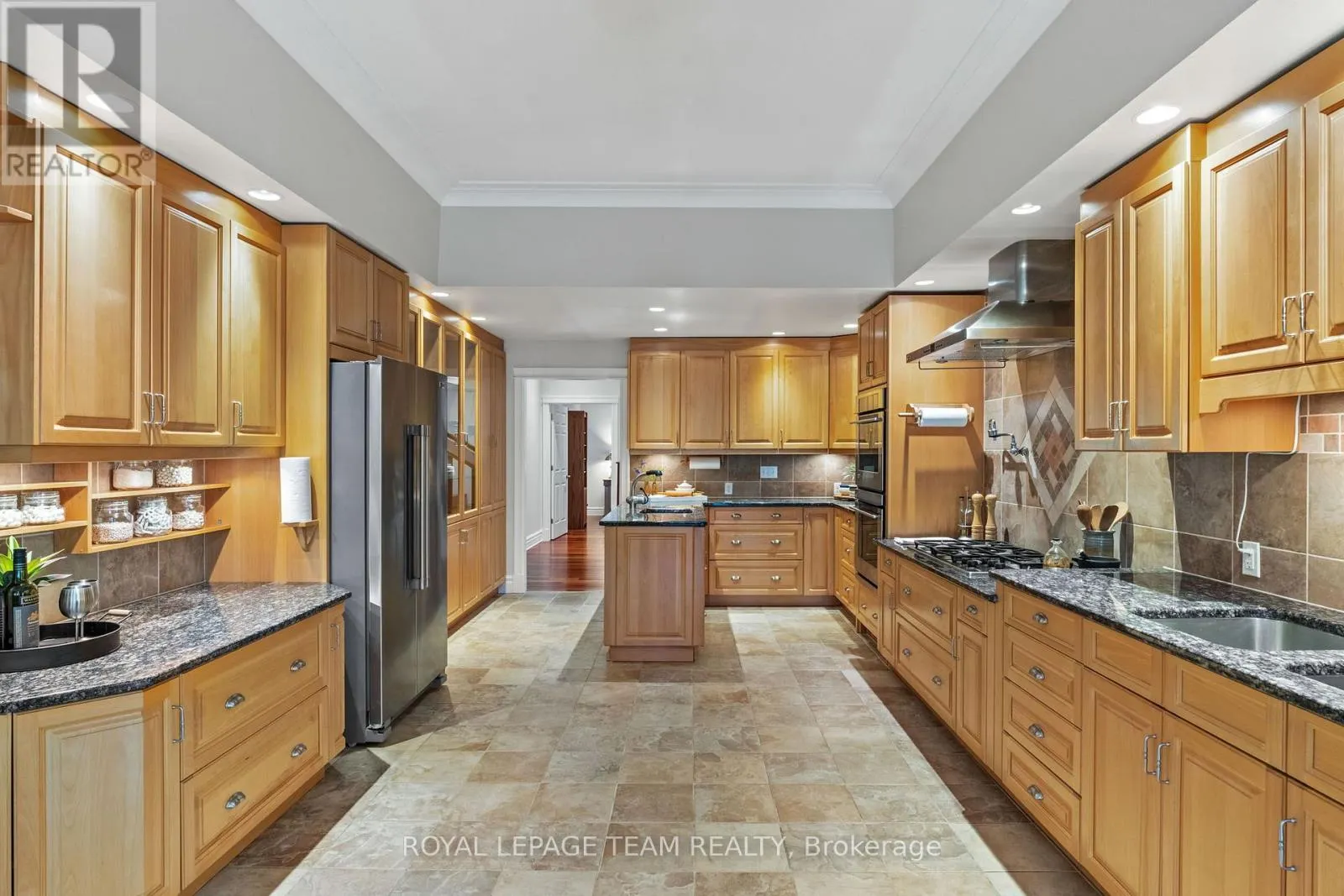 1526 CARSONBY ROAD E